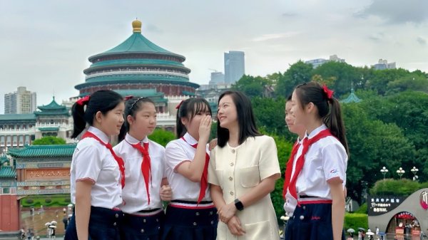 同花证券 “和美”如歌 师光璀璨——渝北区空港新城人和街小学校优秀教师故事集